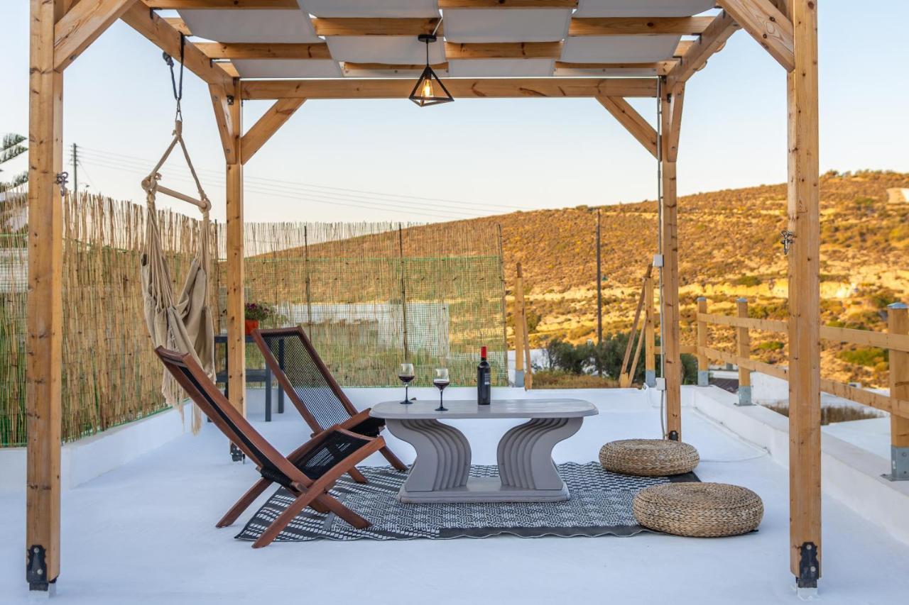 Milos Guesthouse Triovasalos Exterior photo