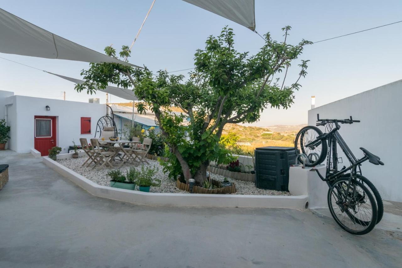 Milos Guesthouse Triovasalos Exterior photo